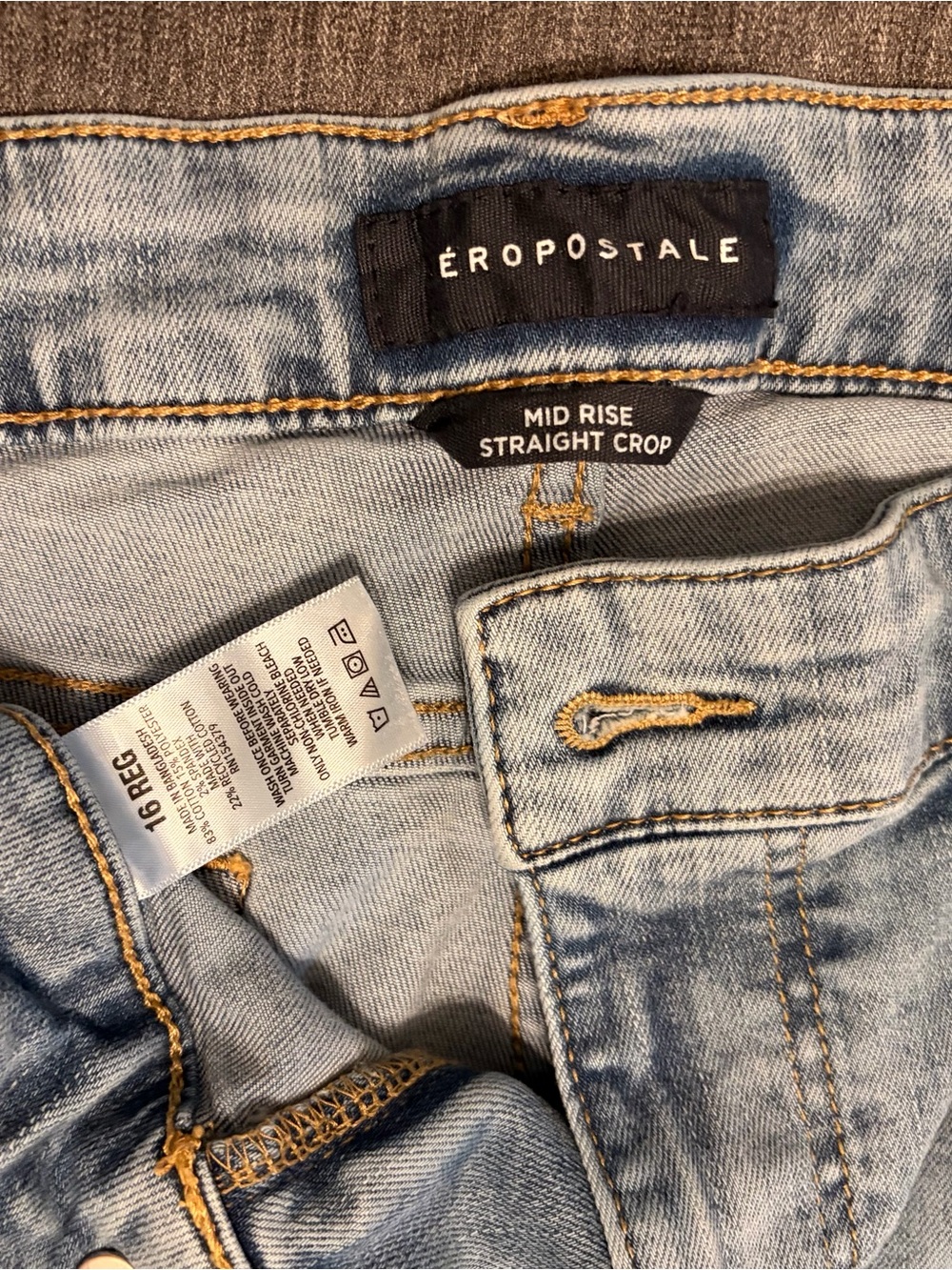 Aeropostale Light Blue Mid Rise Straight Crop Jeans